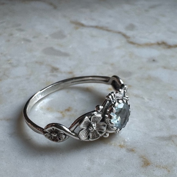 NWOT Sundance Flowers by the Sea Ring, Sky Blue Topaz, Sterling Silver - Picture 4 of 6